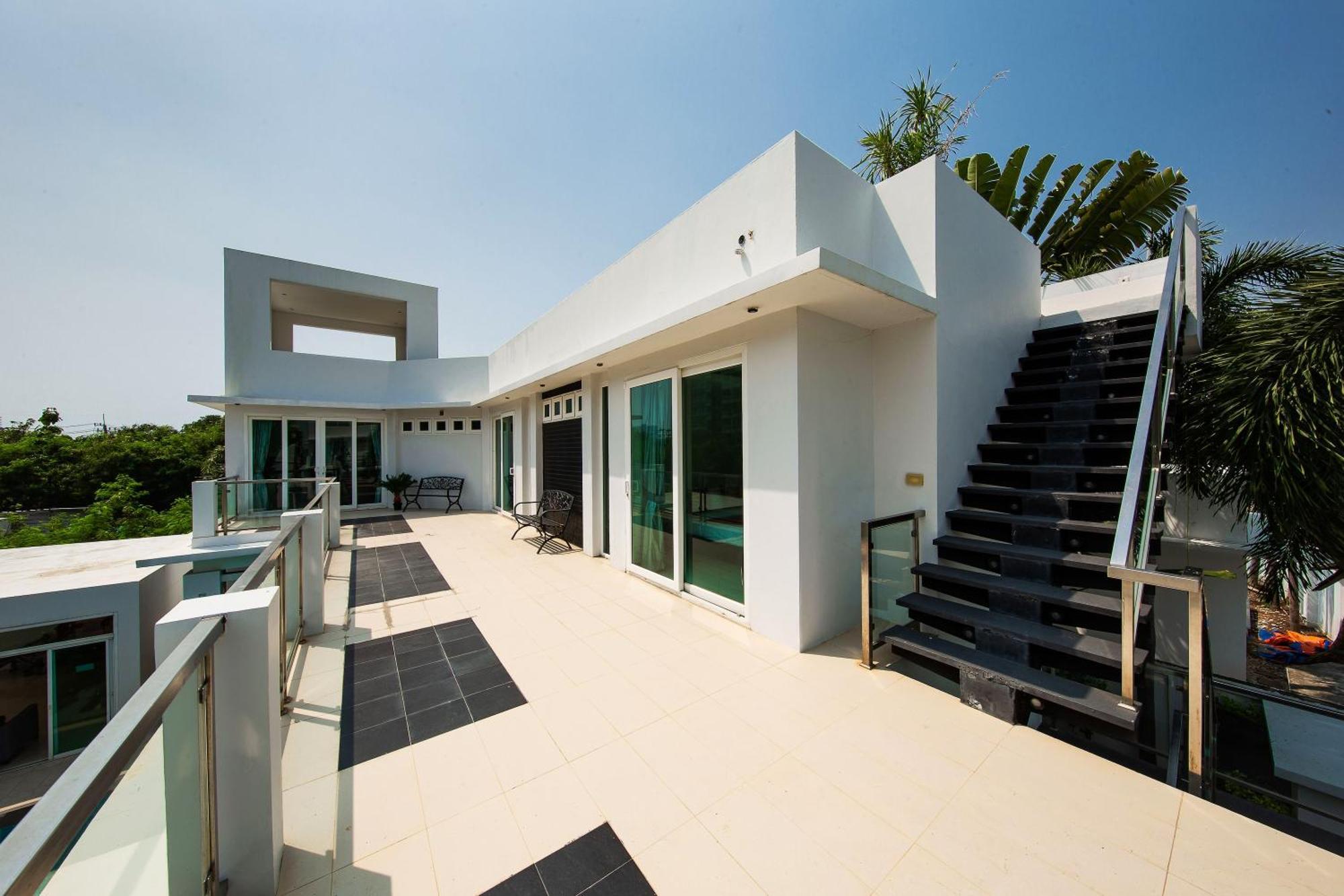 Premium Pool Villa Pattaya Jomtien Beach Rum bild